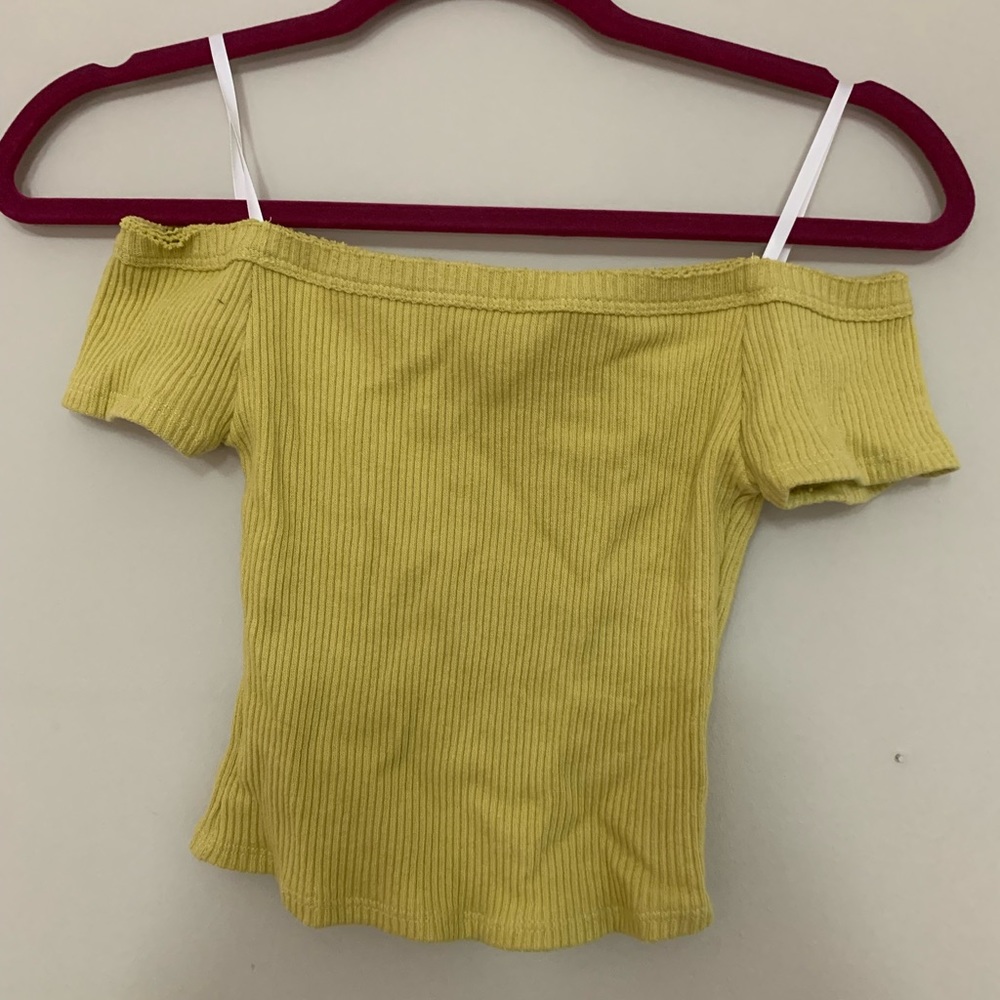 Stretchy, ribbed, Urban Outfitters crop top. Can be worn on or off shoulder